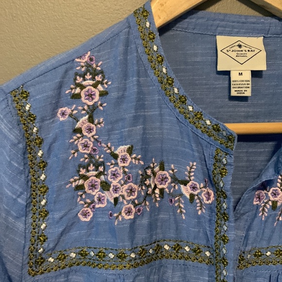 St. John’s Bay 100% cotton embroidered top. Size medium - Picture 2 of 4